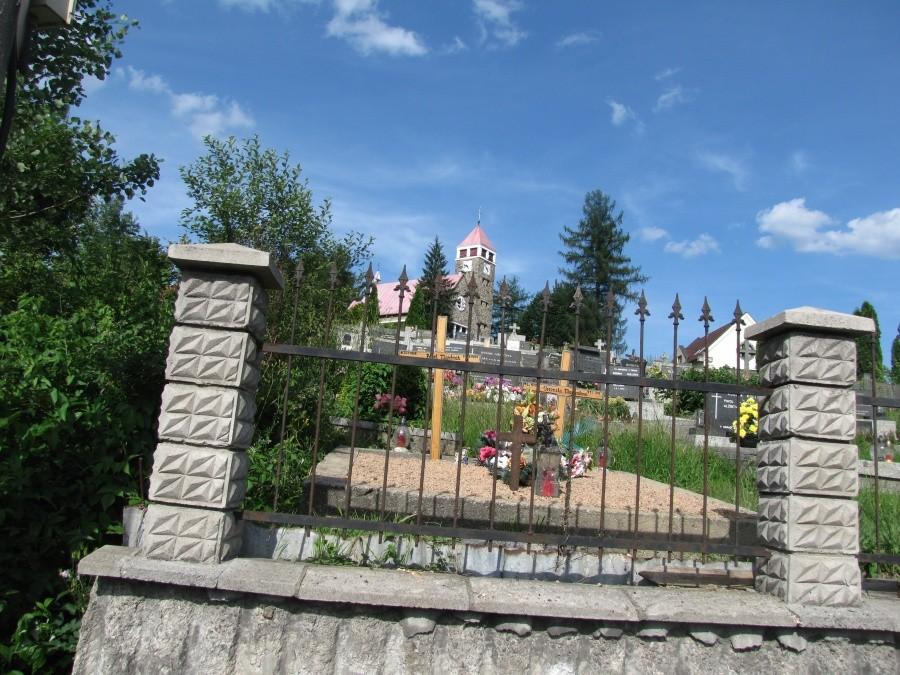 Słowacja - Svrcinovec. Cmentarz i kościół