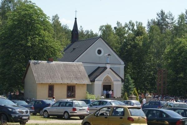 kościół w lesie, za Brzustowcem