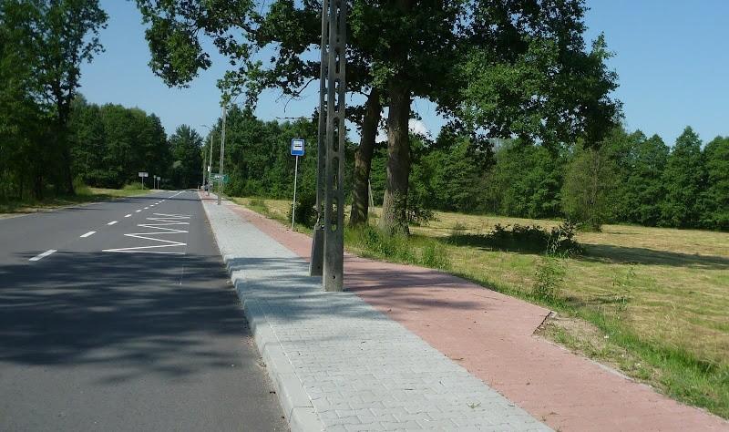 Zgrabnie ominięty słup