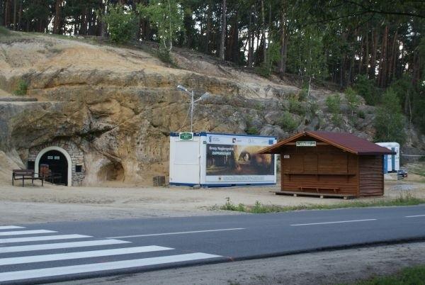 czynne są do godziny 18.00, 2 godziny dłużej niż poprzednio, pojawiła się też budka z pamiątkami.