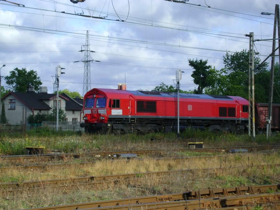 Class 66227 należąca do DB Schenker na stacji Tomaszów Maz