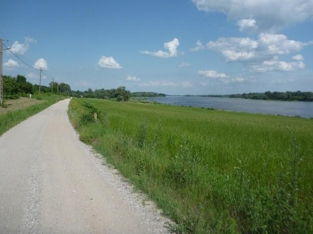 Można sobie jachać nad samą rzeką i podziwiać