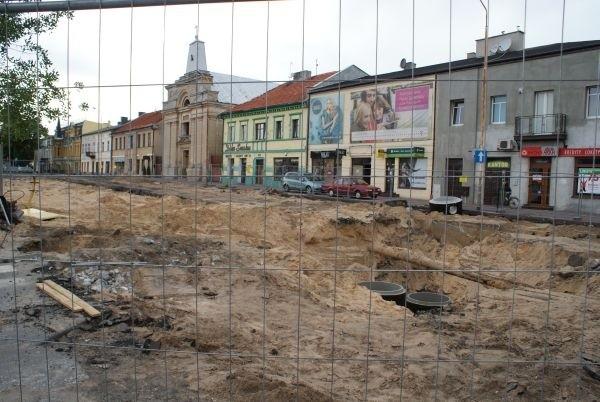 Plac Kościuszki coraz bardziej rozkopany, widać nowe rury kanalizacyjne?