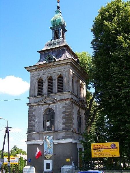Wieża przy kościele