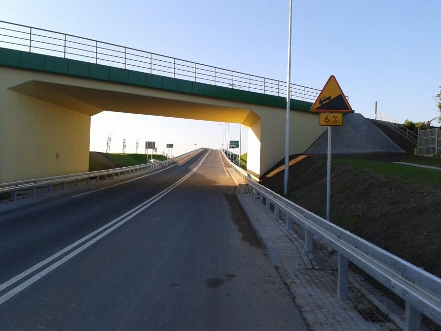 Fajny podjazd na nowej obwodnicy. Niestety jest zakaz jazdy rowerów, bo wąsko tam bardzo, pobocze sie nie zmieściło.