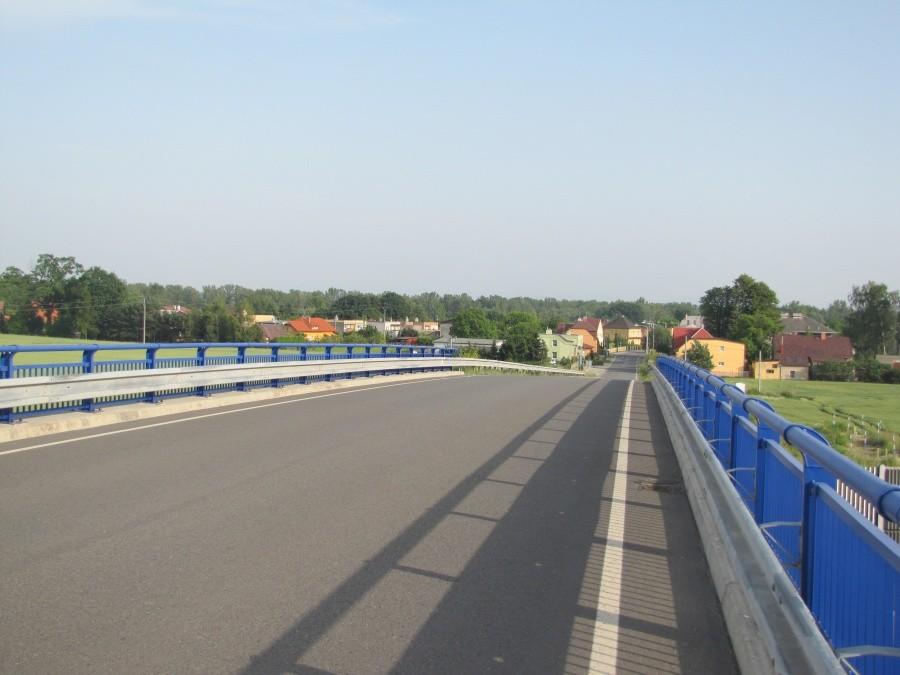 Antosovice. Widok z wiaduktu nad autostradą