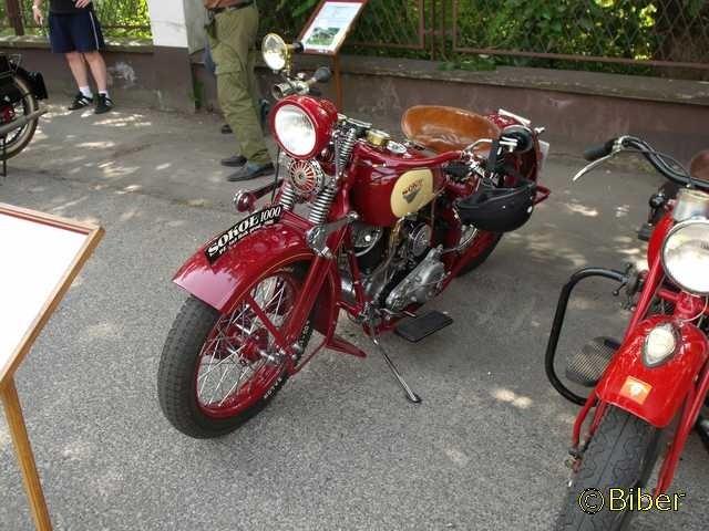 Zabytkowe motocykle lśnią chromami
