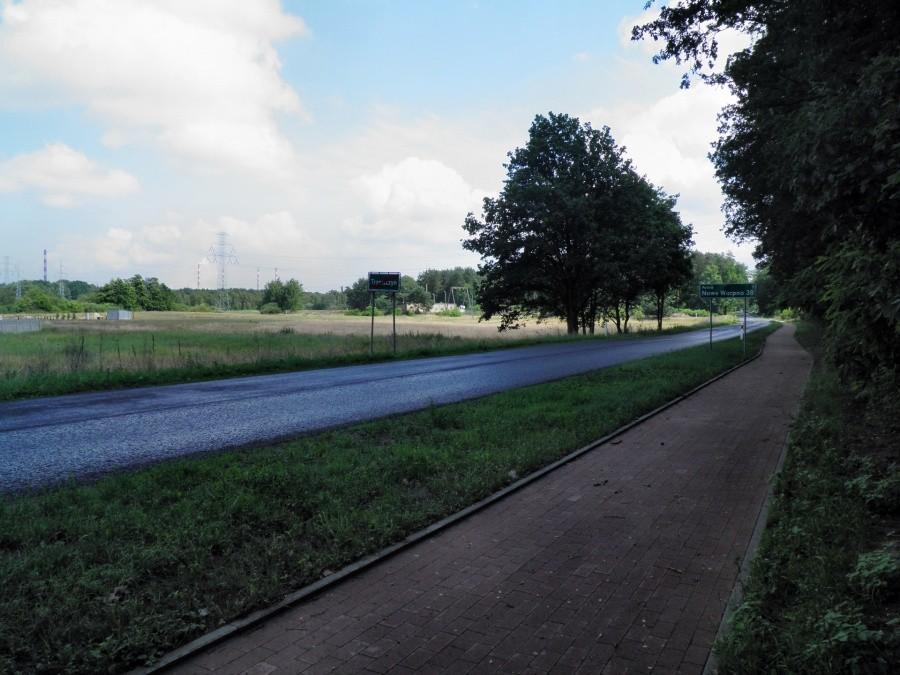 Pod Trzeszczynem ze ścieżki rowerowej.