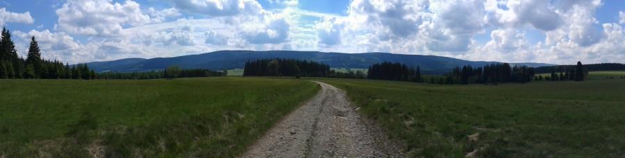 Jedna panoramka w stronę Lasówki. Na malownicze góry.