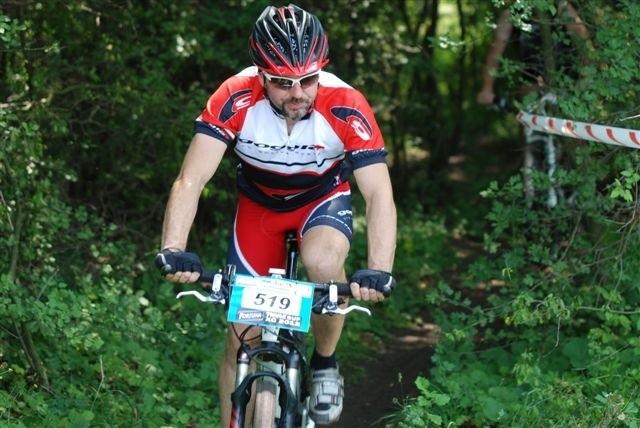 Wyłaniający się z lasu JPbike z trochę dziwną miną :)