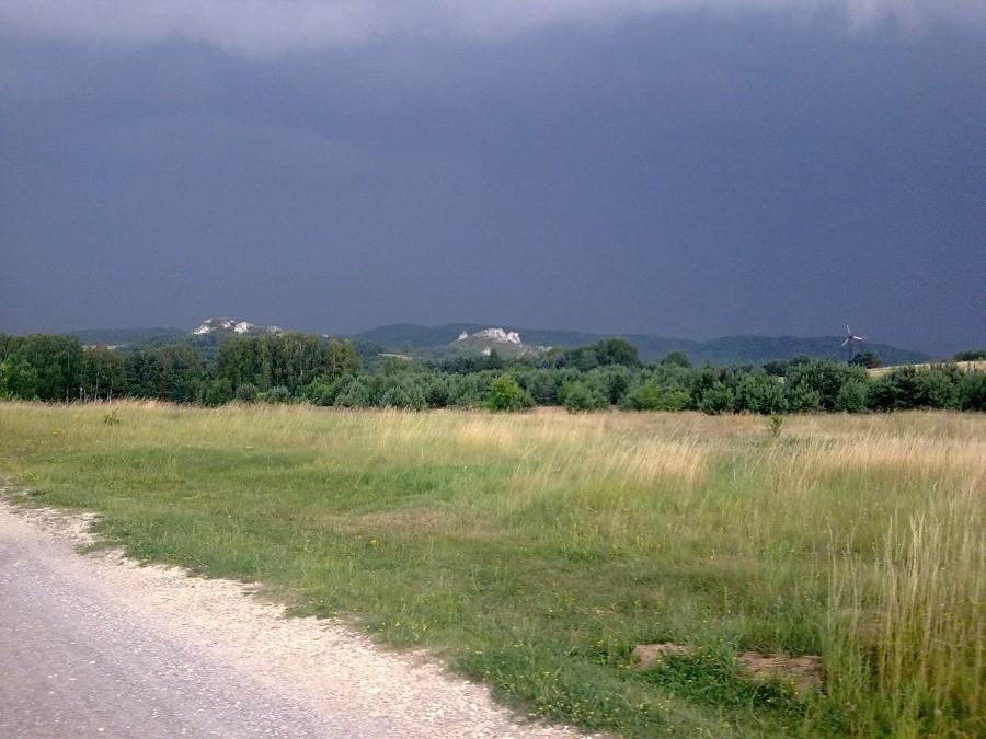 Burzowe chmury nad Sokolimi.