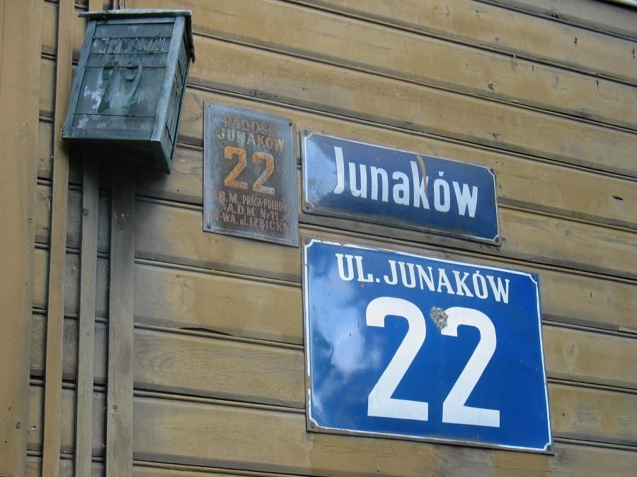 Drewniak na ul. Junaków w Radości