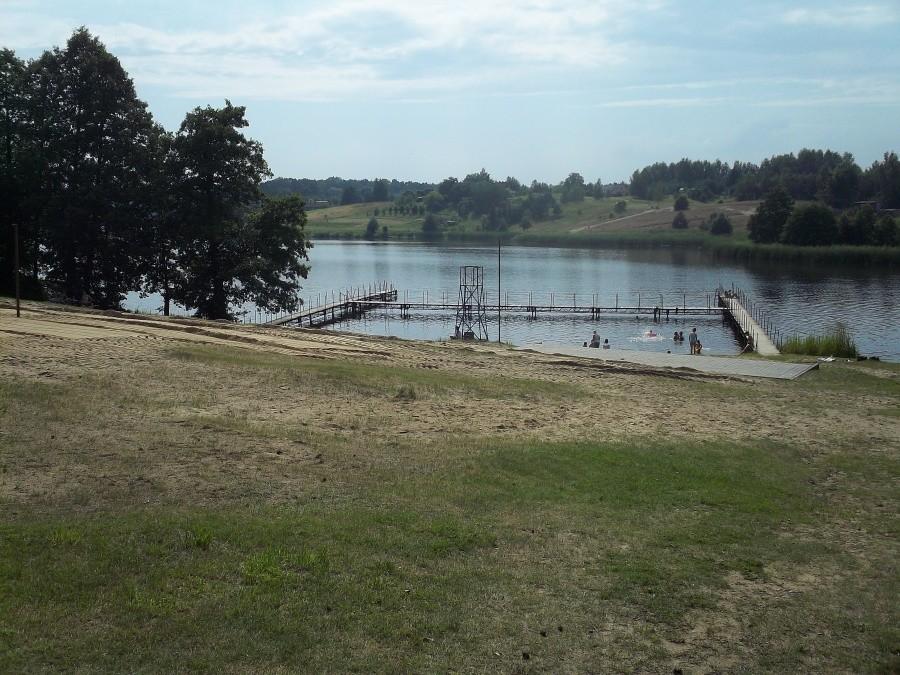 Kąpielisko nad jeziorem w Rakowcu