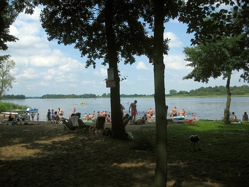 Lednogóra - plaża nad Jeziorem Lednickim