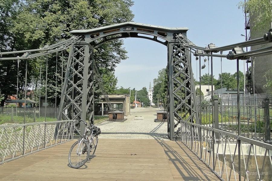 na moście wiszącym