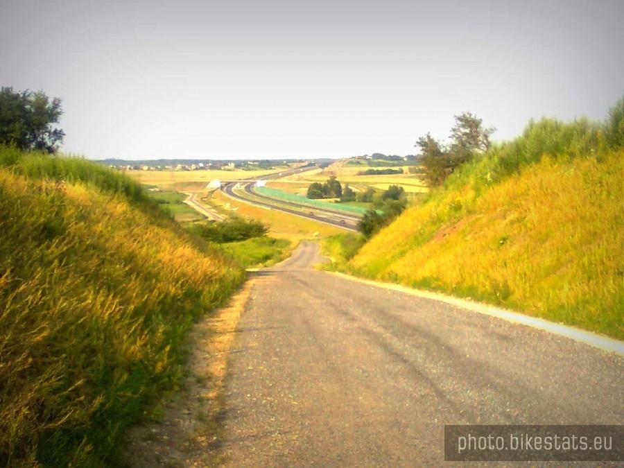 Wzdłuż autostrady