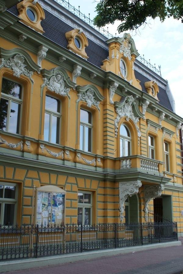 Elektryczny Pałac rodziny Knothe z XIX w. na Placu Kościuszki w Tomaszowie