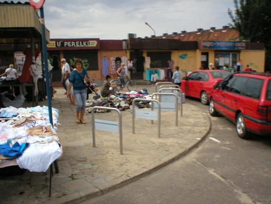 PŁK. DĄBKA - STOJAKI W DZIEŃ TARGOWY