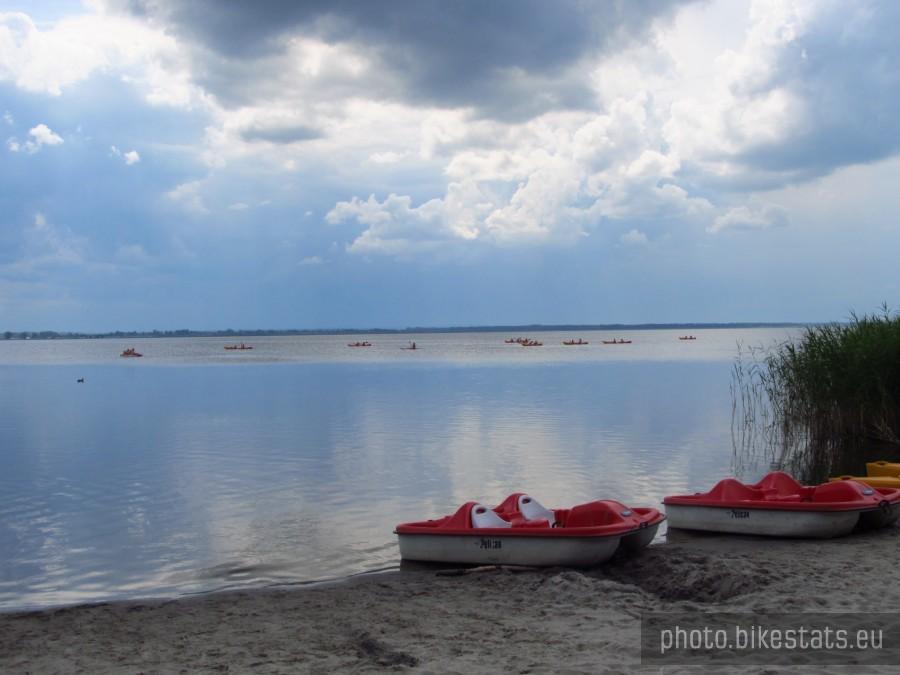 w Dębkach nad jeziorem Bukowo