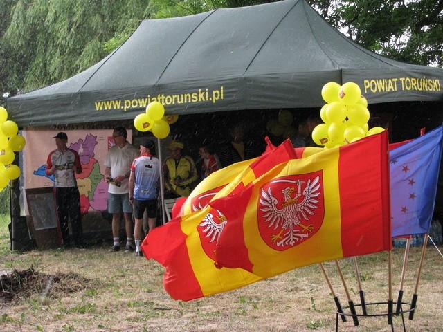 Uczestników rocznicy przywitał deszcz