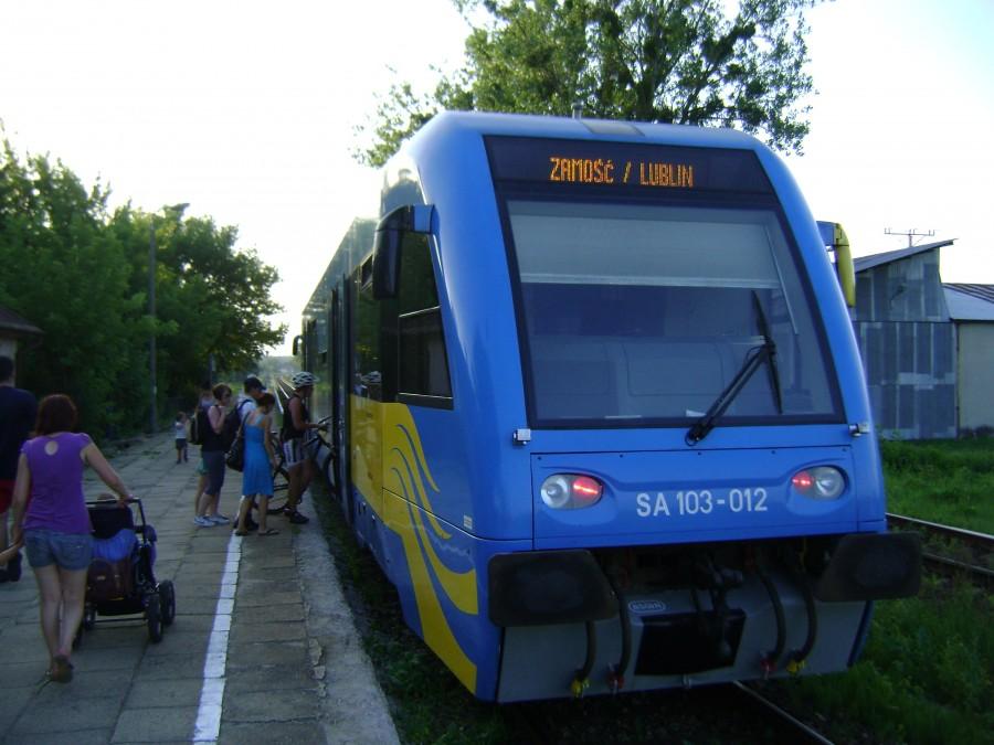 Spóźniony SA103-012 na stacji Zwierzyniec