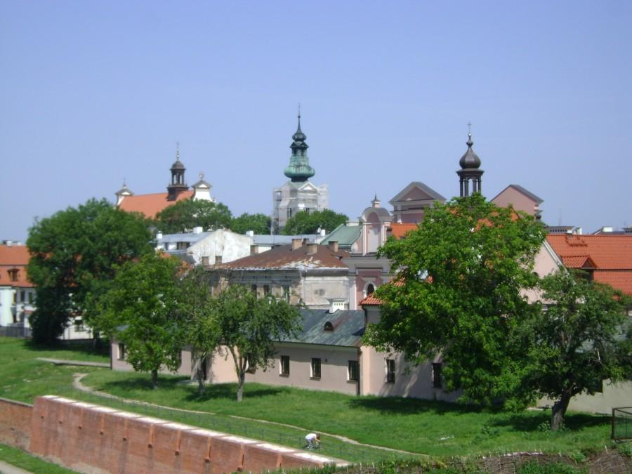 Widok z kładki na zamojską starówkę