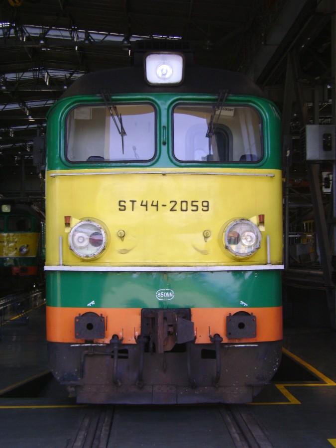 ST44-2059 w hali naprawczej LHS-u na Zamość Bortatycze