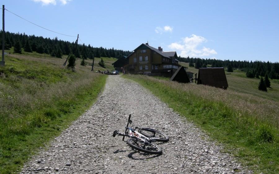 Ładny szutrerek i Schronisko pod Śnieżnikiem