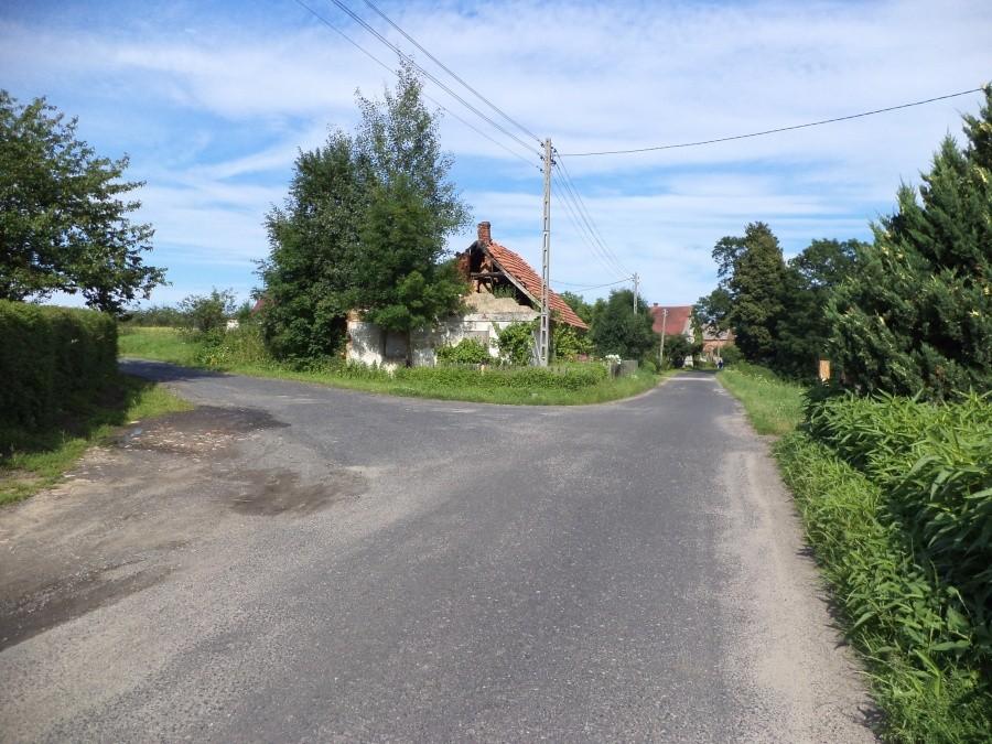 Tajemniczy, wiecznie nieoznakowany, zjazd z Chotkowa do Studnic