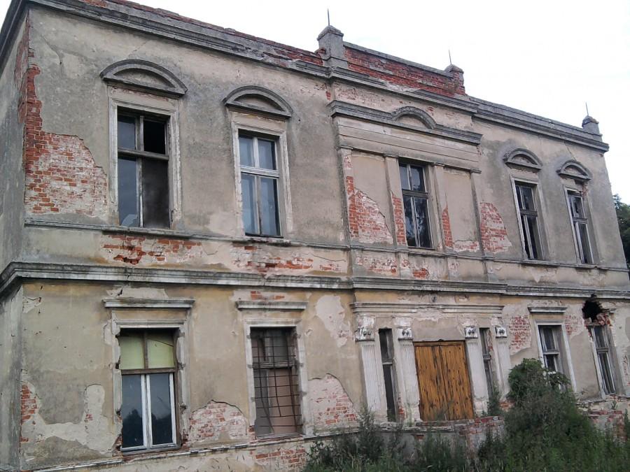 Dwór z 2 poł. XIX w. w Iwnie
