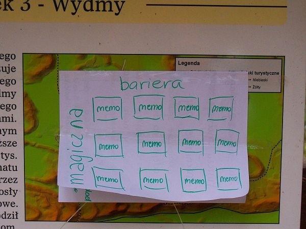 Magiczna bariera - pewnie jakaś gra terenowa harcerzy ze schroniska w Starej Dąbrowie