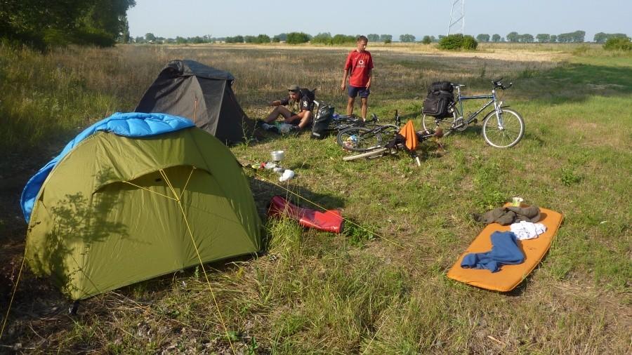 Pobudka i śniadanie na werandzie