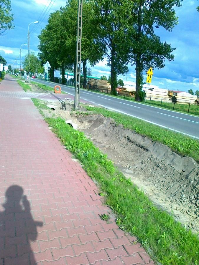 Rowy przy jezdniach wydają się zbyt głębokie