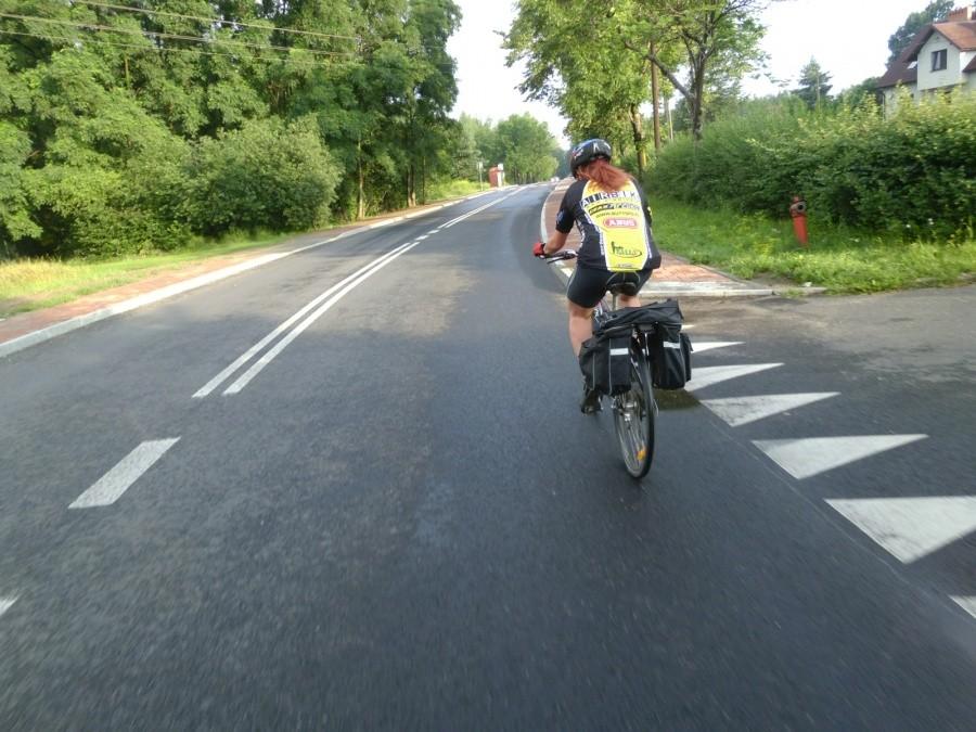 W drodze do pracy. Monika na mule pancernym :)
