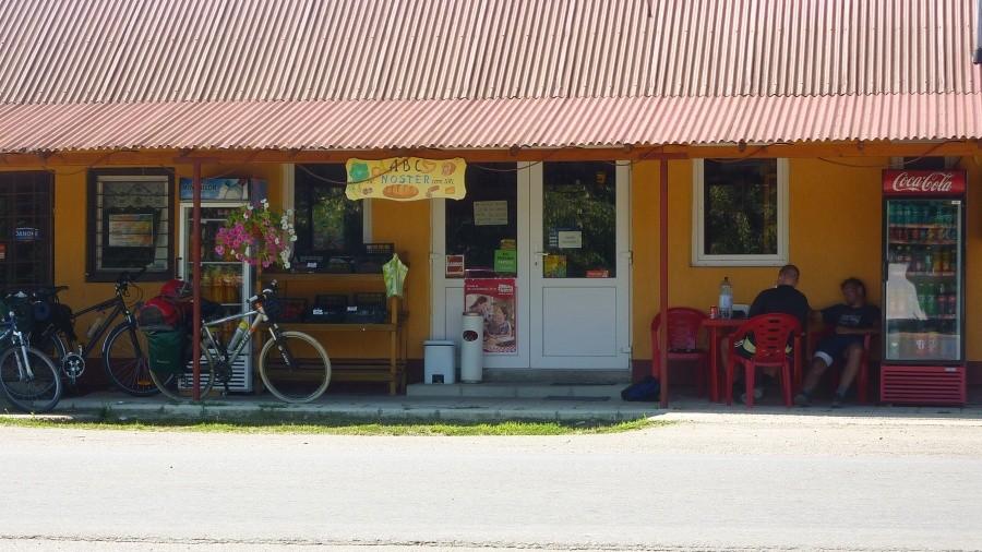 Śniadanie zjedzone w cieniu to niemały luksus.