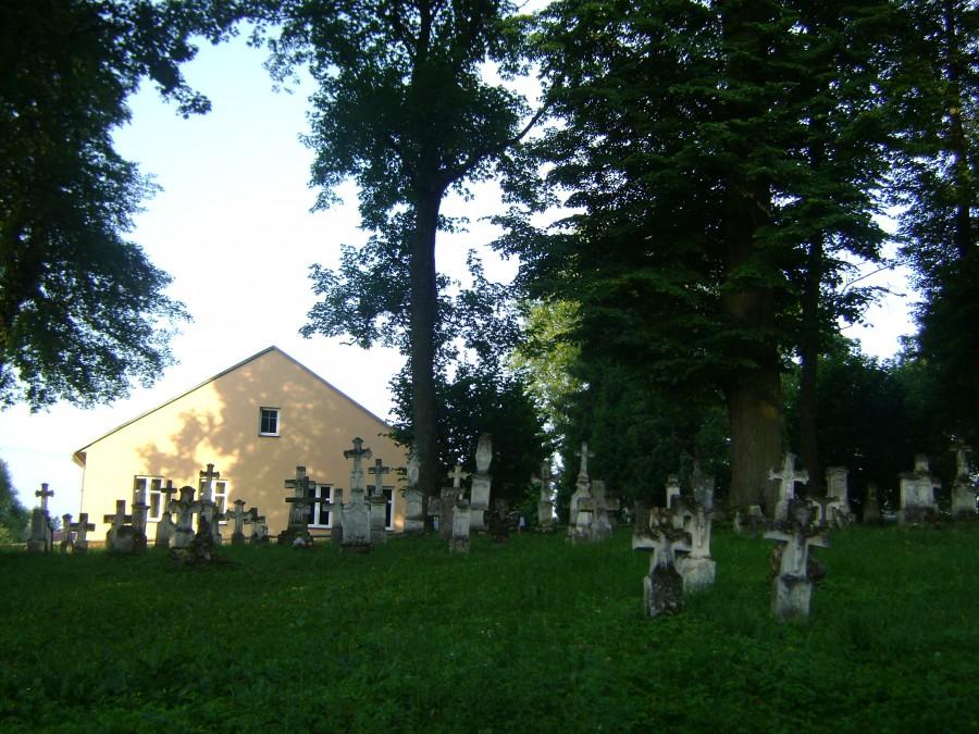 Przycerkiewny,zabytkowy cmentarz prawosławny w Radrużu