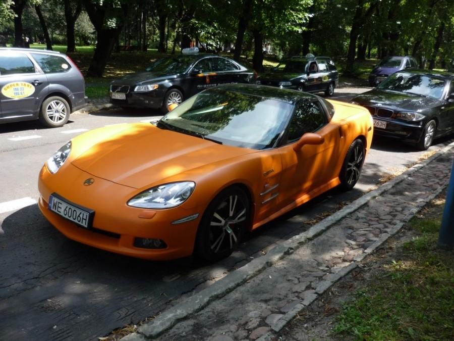 Chevrolet Corvette po tunningu na Placu Starynkiewicza w Warszawie