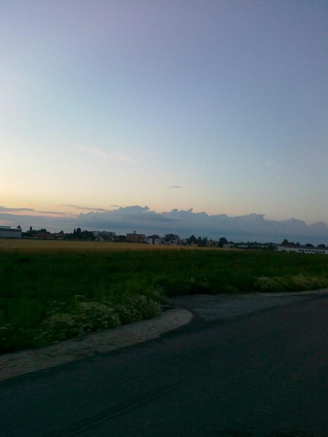 Chmurki nad widnokręgiem