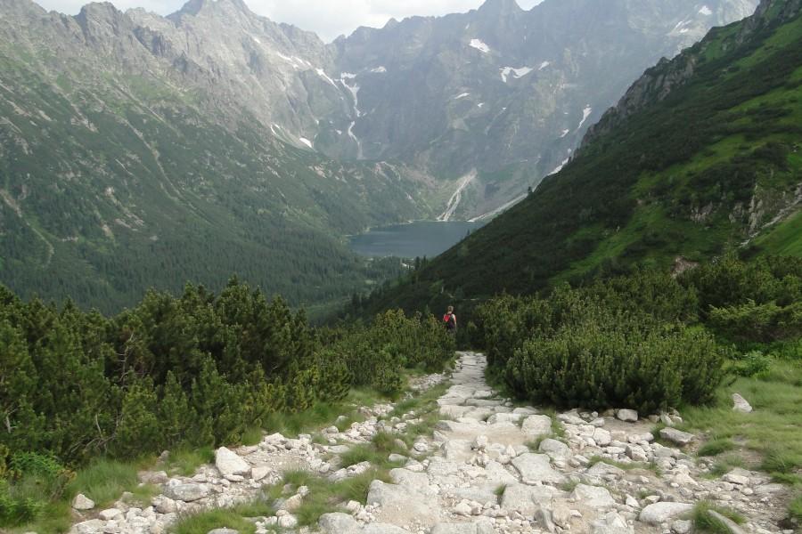 w oddali Czarny Staw pod Rysami i Morskie Oko