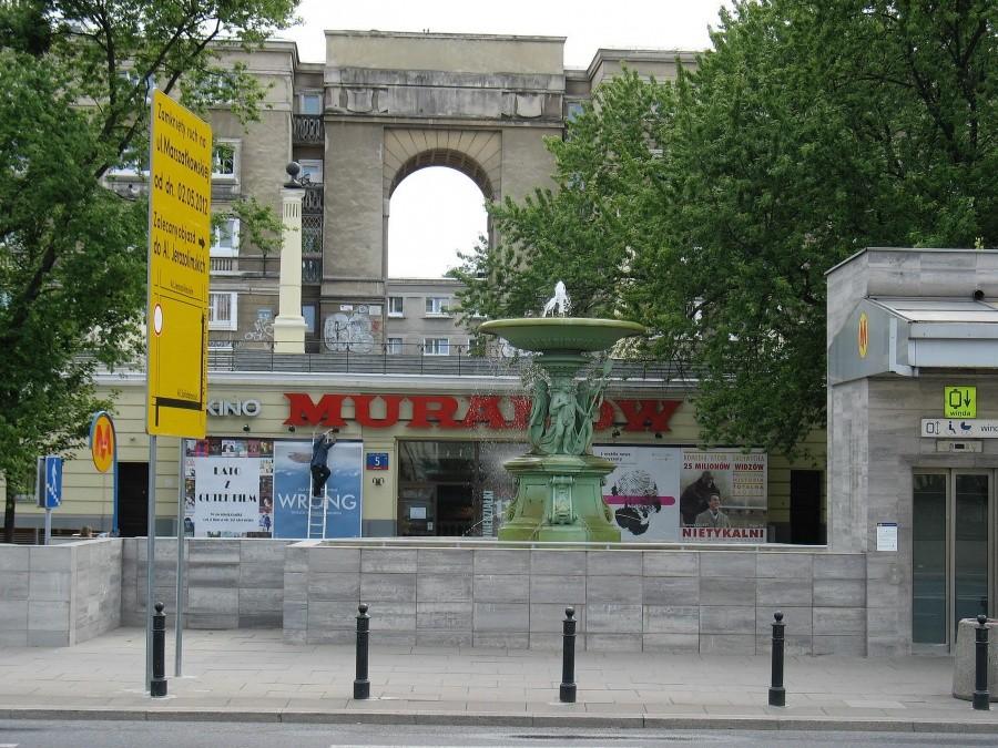 Kino Muranów i fontanna