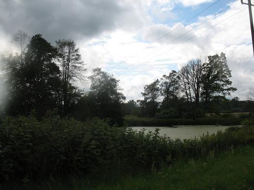nadciągają ciemne chmury
