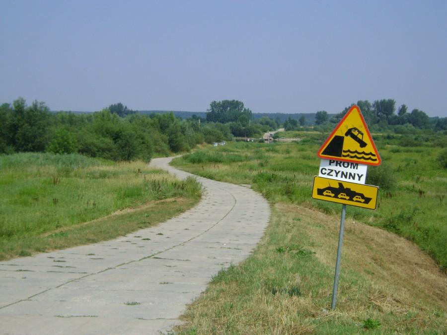 Prom na Wiśle kursujący między Świniarami a Baranowem Sandomierskin