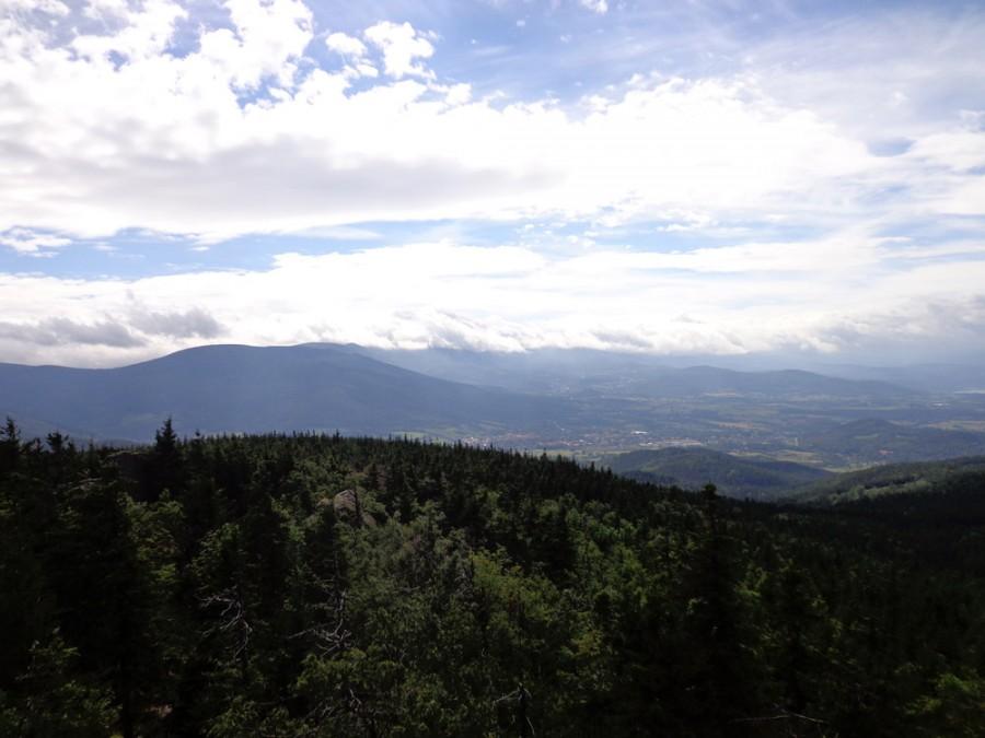 Karkonosze przykryte chmurami