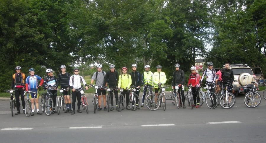 Peta Orbita 2012 - tą grupą przyjechaliśmy razem na śniadanie do Przedbórza