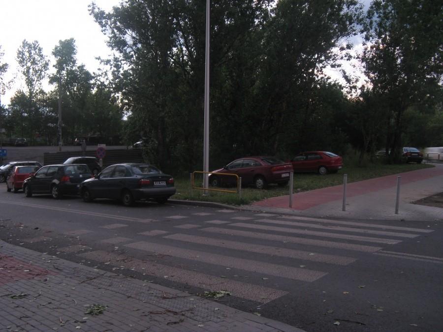 Kierowcy nauczyli się nie parkować na ścieżce rowerowej