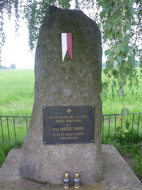 Pamiątkowy obelisk przodka naszego słynnego polityka, czyli Janusza Korwin-Mikke