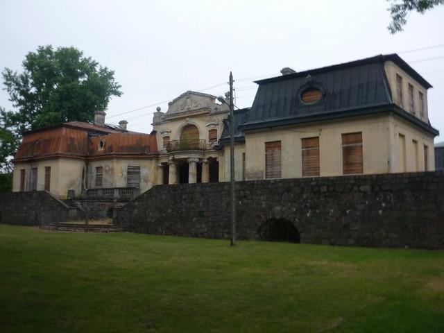 Ruiny zespołu pałacowo-parkowego Rzewuskich i ...