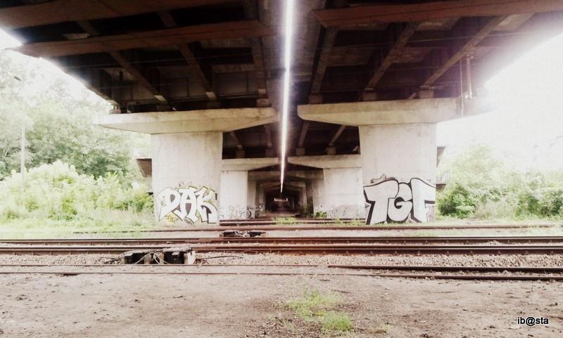under the bridge ... wyciąganie muchy ;)