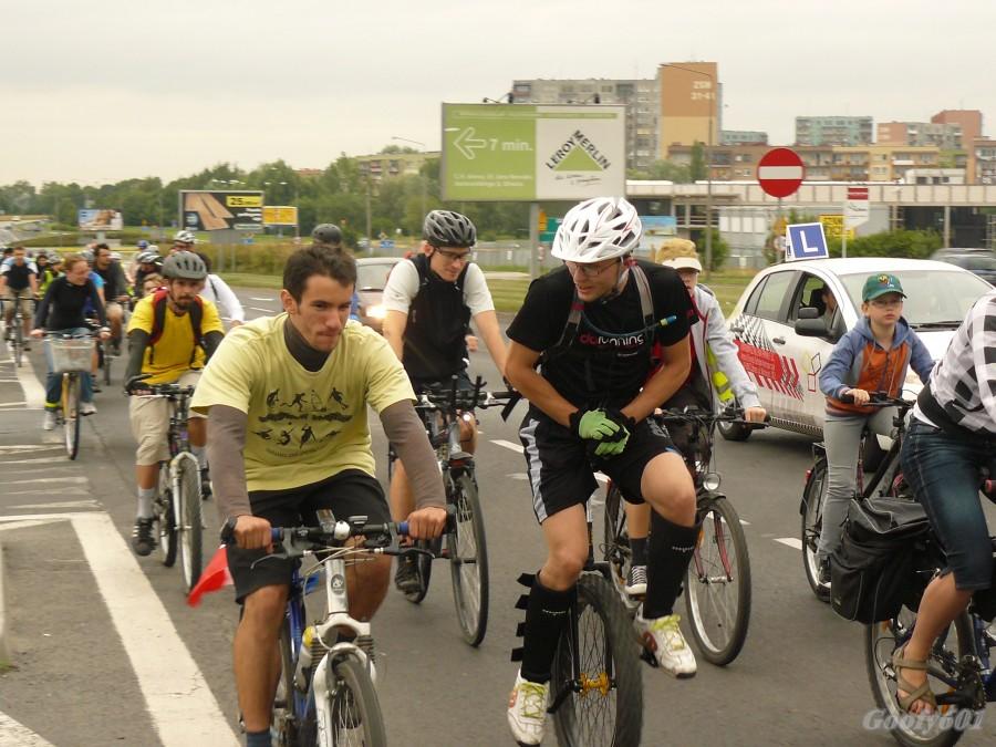 Czy dwa czy jedno koło - Cykliści się rozumieja :)