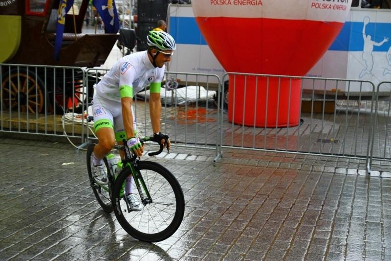 Tour de Pologne 2012, Testy przyczepnosci na krakowskim rynku...